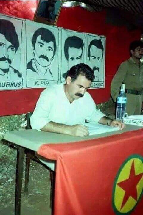 ✏️Halklar Önderi Abdullah Öcalan: Hewlêr şehitlerini ne kadar düşünür ve saygıyla anarsanız, o kadar onurlu, namuslu ve özgür bir yaşamın sahibi olursunuz. Hatta ekmeğiniz ve aşınız bu şehitlerin anısına doğru sahip çıkmaktır. #HewlerMassacreByKDP FLOOD 👇👇