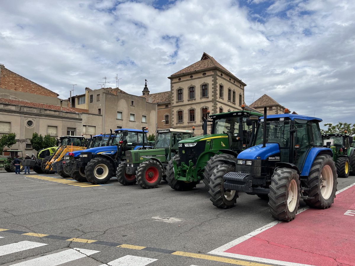 paeriacervera's tweet image. 👉 #Cervera va celebrar, dimecres 15 de maig, la 68a desfilada de tractors de la Diada de Sant Isidre, amb la participació de 43 tractors i 2 carretes engalanades.

ℹ️ ja.cat/gXQZq.