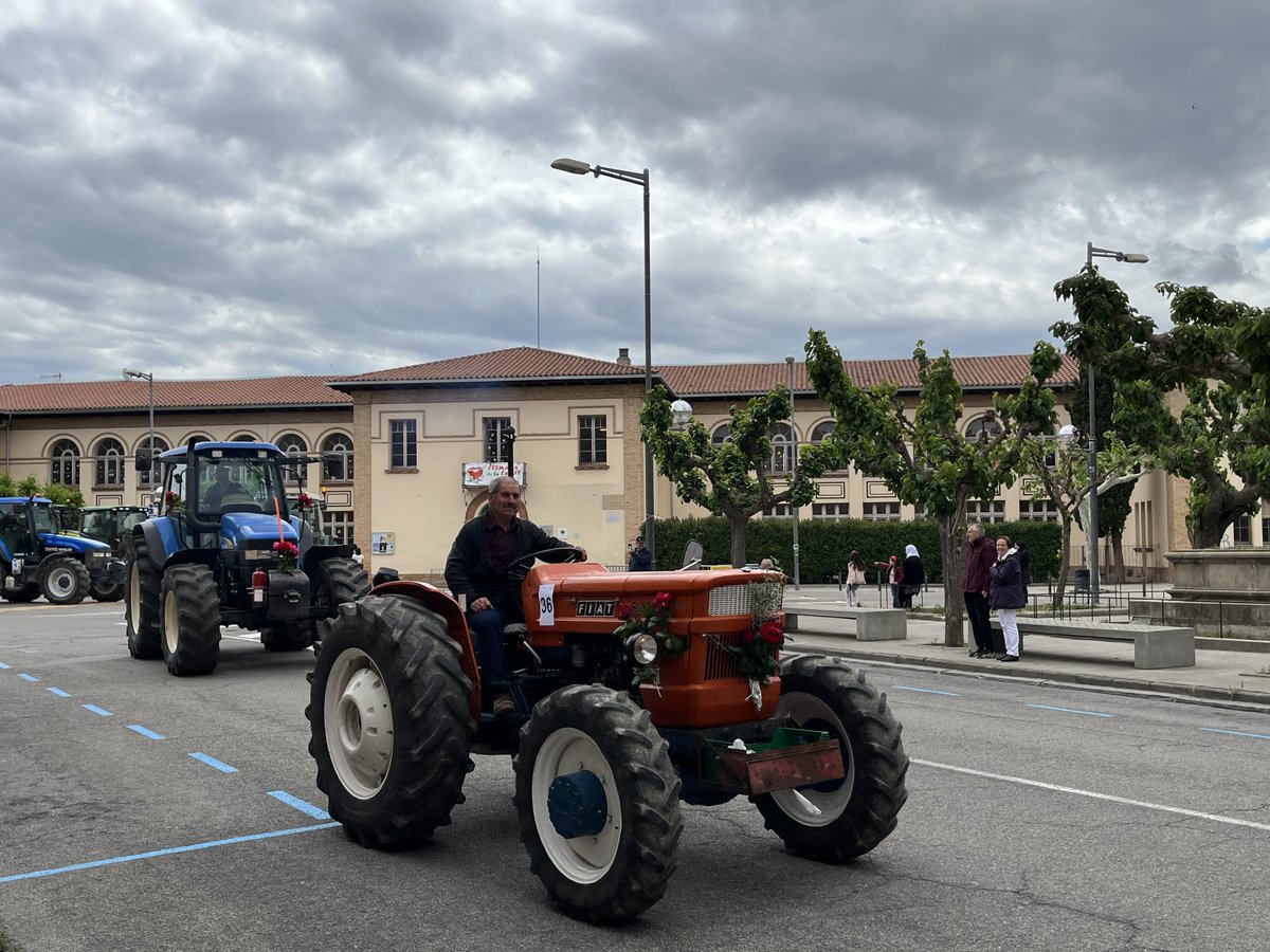 paeriacervera's tweet image. 👉 #Cervera va celebrar, dimecres 15 de maig, la 68a desfilada de tractors de la Diada de Sant Isidre, amb la participació de 43 tractors i 2 carretes engalanades.

ℹ️ ja.cat/gXQZq.