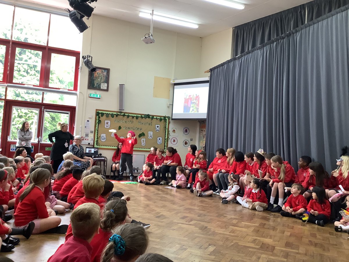 Yr6 and Nursery shared their learning about Poland and Italy. Today sees the culmination of our Cynefin project: a celebratory Carnival for our families. @CNS #ethicalandinformed #creativeandenterprising #healthyandconfident