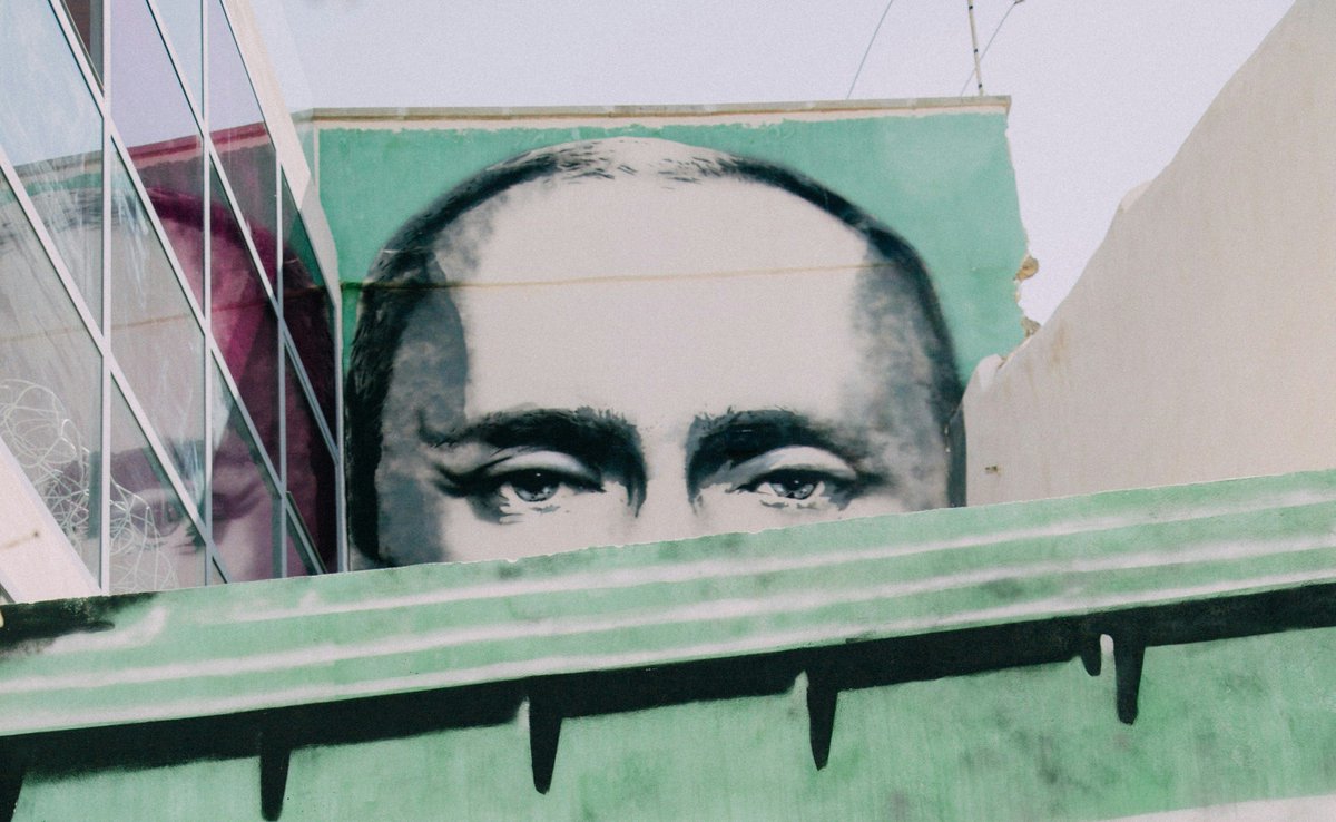 Strange love: how Putin and the Russian Orthodox church stopped worrying and learned to love the bomb. In our #TSRWar issue, @mysteriousdrbex @BDPeaceandDev records changing socio-political attitudes to the threat posed by weapons of mass destruction. buff.ly/43NhWn7