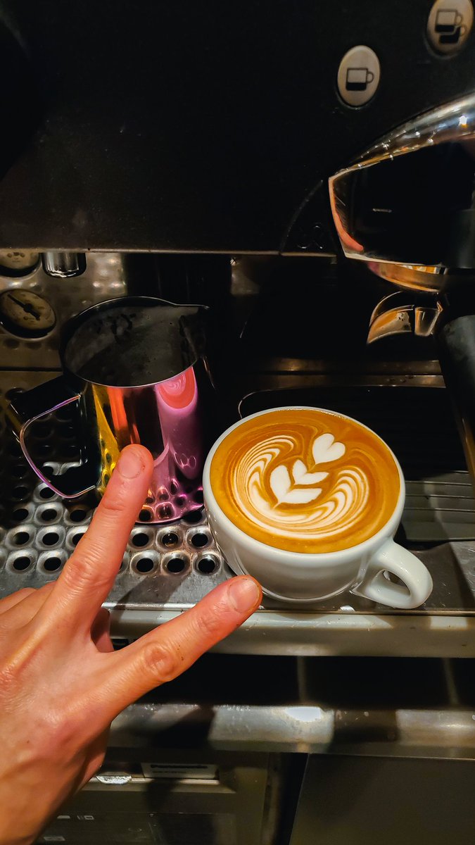 本日のカフェラテ☕
#コーヒーのある暮らし #coffee #latteart