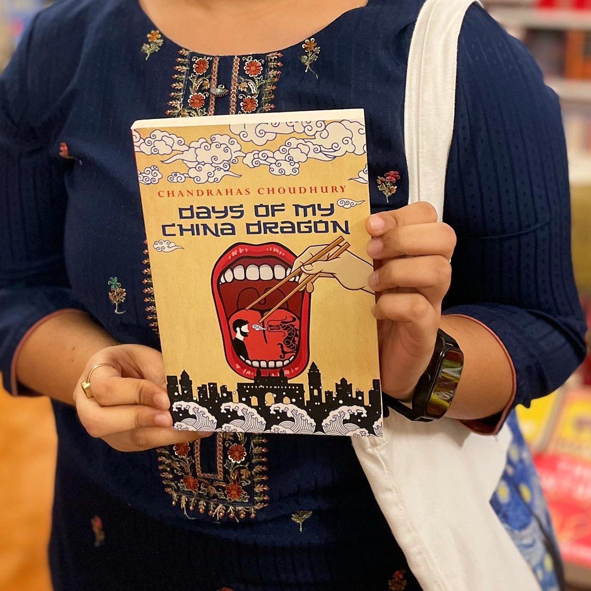 Days of My China Dragon by Chandrahas Choudhury is a hilarious and moving novel offering an insight into the the restaurant trade, and a little history of modern Indian life seen from behind the counter of a shop in Prabhadevi, Mumbai. @SimonSchusterIN