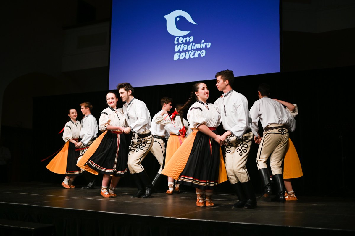 Ludmila Dvořáková a Alena Minaříková si v úterý 14. května v <a href="/UHradiste/">Uherské Hradiště</a> převzaly Cenu Vladimíra Boučka za zachování a rozvoj lidové umělecké výroby.  Čestné uznání si odnesla Eva Horáková. Více zde: 1url.cz/61zJq