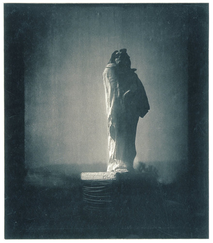 J'ai photographié le Balzac de Rodin qu’il avait sorti en  plein air et j’ai fait tout cela à la lumière de la lune — passant deux  nuits entières du coucher au lever du soleil — c’était fabuleux. C’est  une commande de sa part. 

Edward Steichen, lettre à Alfred Stieglitz, 1908.