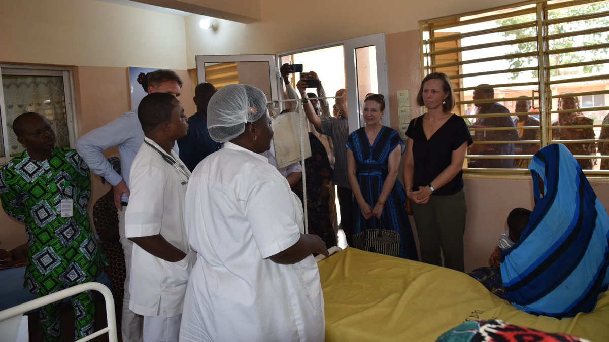 UEauBenin's tweet photo. #SemainedelEurope au #Bénin: #TeamEurope 🇪🇺🇩🇪🇧🇪🇫🇷🇱🇺🇳🇱 @BeninDiplomatie et @beninfinances,🇧🇯 ont visité l'hôpital de #Bassila. L'ONG @AZV_tweets y œuvre pour le renforcement des #compétences du personnel et la réduction du taux de mortalité #mère-#enfant.
#PlusFortsEnsemble
#9mai https://t.co/Scqpq0xvkf