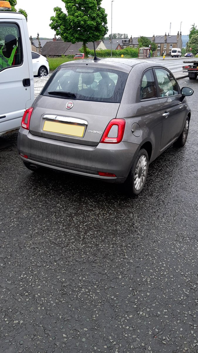 Coming back from Kirklees Court (driver found guilty), the driver of this @fiat was seen on his phone on Bradford Road @WYP_Hudds. He was then also found to be uninsured 🤦‍♀️ Vehicle seized and another day in court beckons. #opsteerside @DriveInsured @OpTutelage #driveinsured