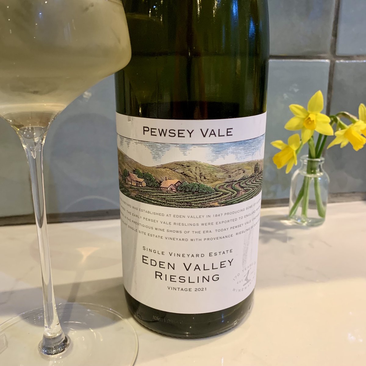 Dry Riesling double act – 2 vintages of Pewsey Vale Eden Valley Riesling #wineoftheweek joannasimon.com/post/wine-of-t… #aussiewine #Riesling @yalumba