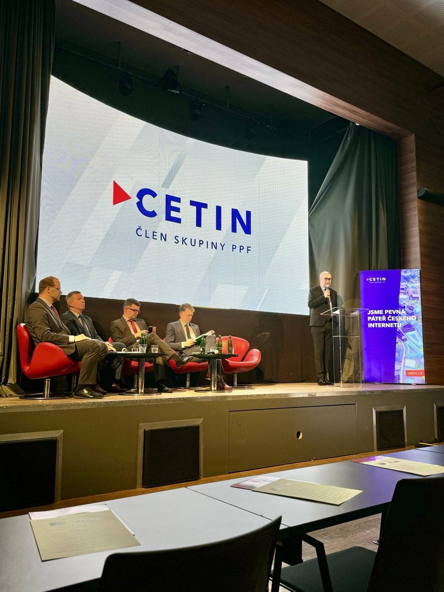 Michal13Frankl's tweet photo. Dnes na Právní konferenci Svazu měst a obcí ČR. Téma? Proč mít optický internet a jak ho od @CETINCZ získat. #JsmeCETIN #JsmePPF https://t.co/Iaj0zHC4Qs