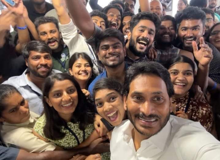 Jagan Anna Selfie With I - PAC Team♥️