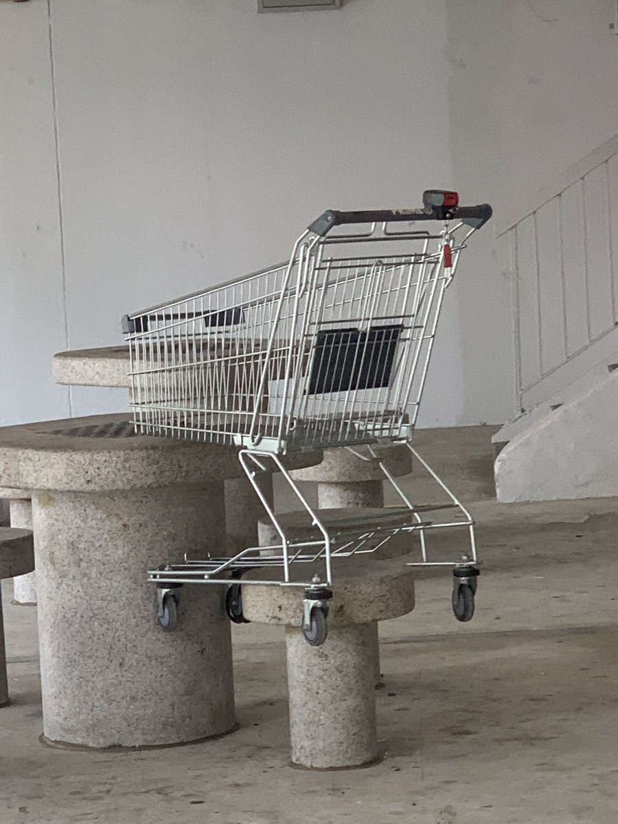 i've recently have been cooking things that i am  proud of. i hope to release them very soon

for now, heres a shopping cart on a stool at a void deck