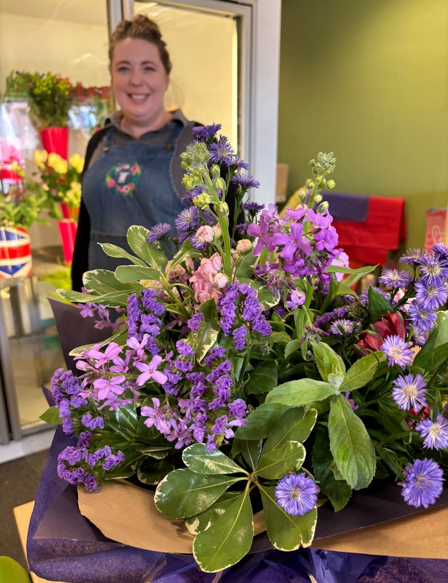 Local Florist has done another wonderful box of flowers for our guest who loves purple 💜 Even got purple rubber duck for hot tub A beautiful display of balloons and candle 🎈 Thanks for making our guests smile #Lincolnshire Co-op Florists #B's Basement LTD D.I.Y Discount