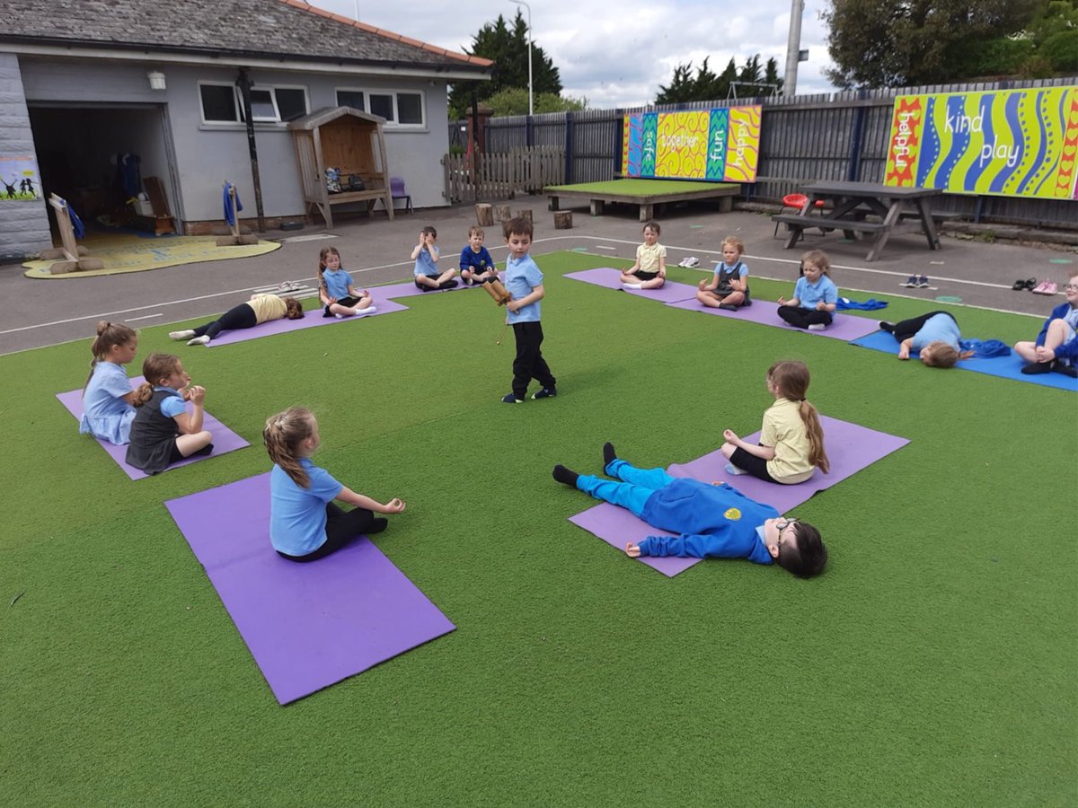 Year 1 practising yoga 🧘🏻‍♀️🧘🏾‍♂️ Listening games to encourage stillness, calm and breath work.