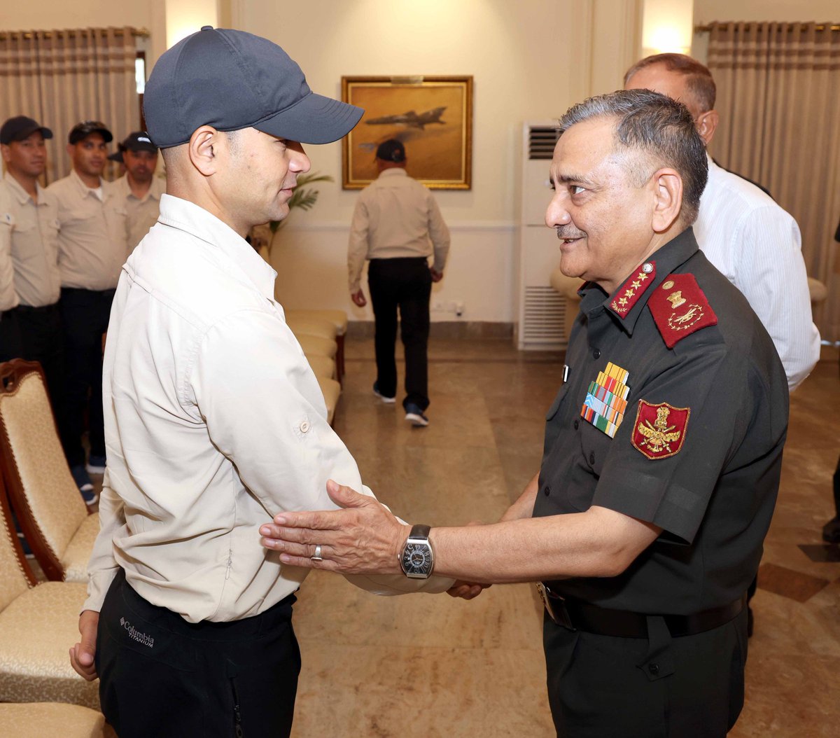 prodefencejammu's tweet image. #RescueTech
#Teamwork

CDS Gen Anil Chauhan today engaged with the Tiranga Mountain Rescue Team in New Delhi,exploring new tech for search &amp;amp; rescue ops. Proactive steps like these are vital for enhancing capabilities &amp;amp; ensuring effective responses in challenging situations. (1/2)