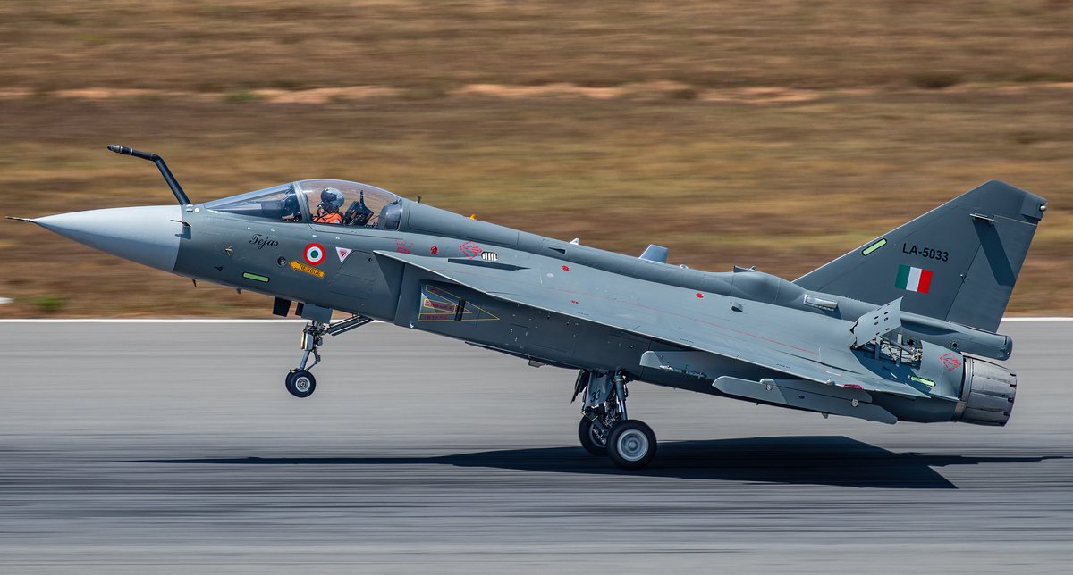 🚨 BREAKING 

Ministry of Defense ask HAL to deliver 18 Tejas MK-1A Jet by March 2025 as per Schedule as IAF Fleet is Continue to decline amid retiring of MIG-21 🇮🇳

HAL is fast tracking work to get its Nashik Plant to produce more Tejas to meet demand of 180 Jet in Coming Yrs