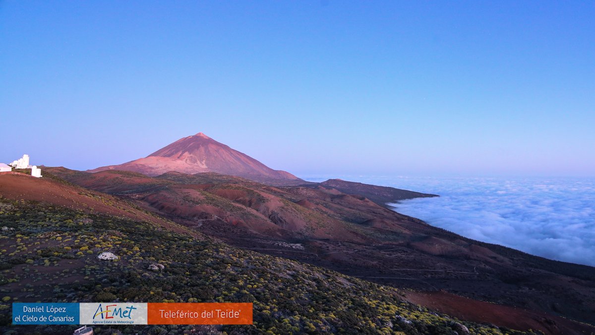 #Buenosdías España. Así amanece hoy en el Parque Nacional del #Teide @pnteide. Imagen cortesía del proyecto #TeideLab de @AEMET_Izana @VolcanoTeide @cielodecanarias