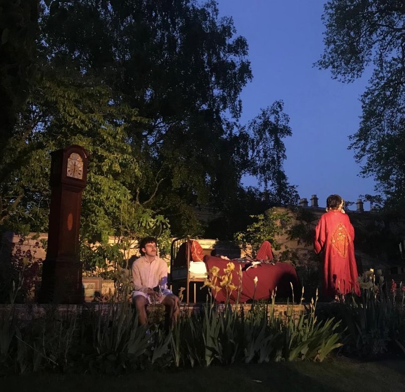 Congratulations to the cast and crew of Woolf's Orlando, who produced a funny, magical and moving show in the President's Garden last night. And huge thanks to Magdalen alumnus @NeilVBartlett, who adapted the work for stage, for a riveting Q & A afterwards.