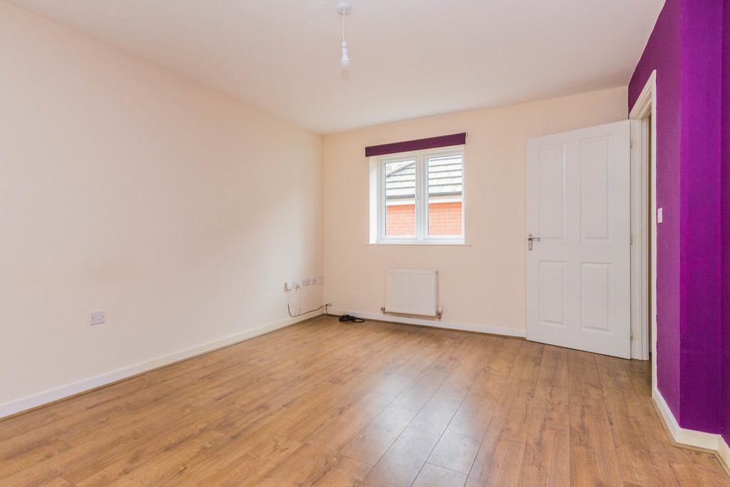 🎈🎈 Available to Rent! 🎈🎈 A Well Presented, Modern Three Bedroom Semi Detached Property Chimney Crescent, Irthlingborough £1,050pcm ✔ En-suite shower room to master Call 01933 424666 to arrange a viewing. ow.ly/zp7Y50RHT9J #LettingAgents #Irthlingborough