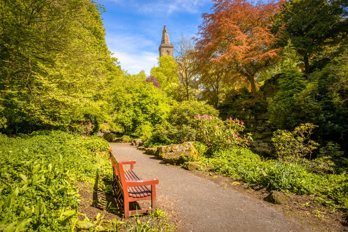 Your Friday #Fife Fix this week is a lovely leafy view from Pittencrieff Park (The Glen) in #Dunfermline - did you know the 64 mile Fife Pilgrim Way passes through the park? welcometofife.com/view-business/… #LoveFife #KingdomOfFife @FCCTrust