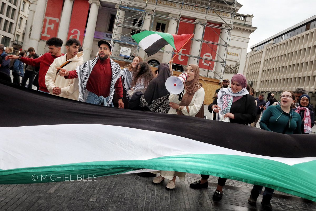 Walked into this pro-Palestine demonstration at the Munt square in Brussels last night. The fierce singing and shouting bounced off the walls of the surrounding buildings, amplifying the power of the message. 

Let’s call it ‘The River’ 

#brussels #palestina #protest #demunt