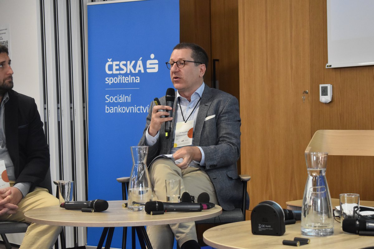 💡“In essence, we promote social economy as the economy that works for people, and more increasingly for the environment, at the service of society as large.” 🇪🇺 #JulienDeBeys from #DGEMPL opened the discussions at the Prague #SEForum on European Perspectives on #socialeconomy.