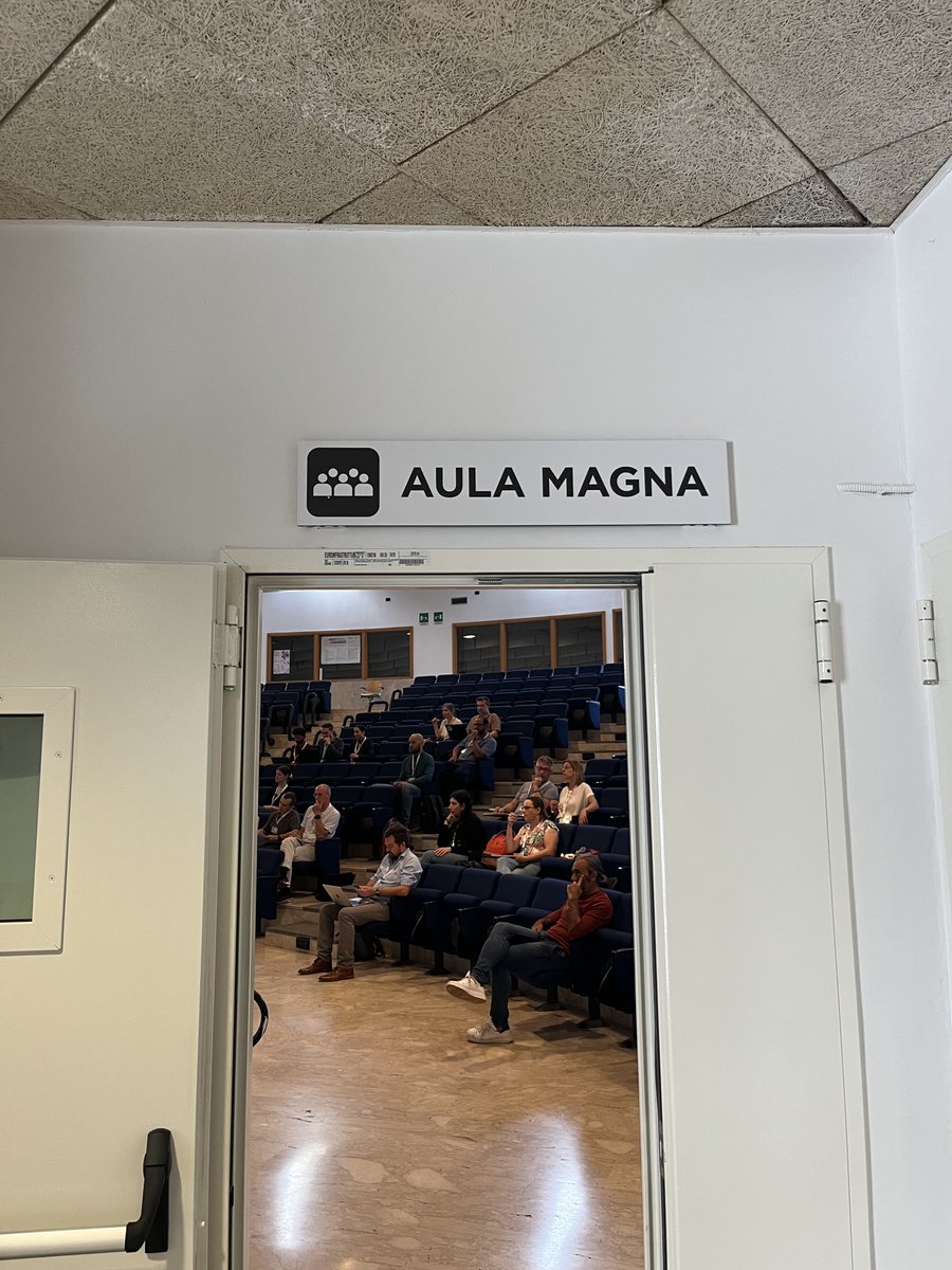 virtigation's tweet photo. Second day of the #VIRTIGATION annual meeting in #Catania at the facilities of our partner @unict_it, with our #PlantVirus #Vector interactions investigators sharing their latest research findings: https://t.co/H7ooEpBDlE #H2020 #EUFunded #PlantHealth #ToBRFV #ToLCNDV #TYLCV https://t.co/YBnRkEMKjJ