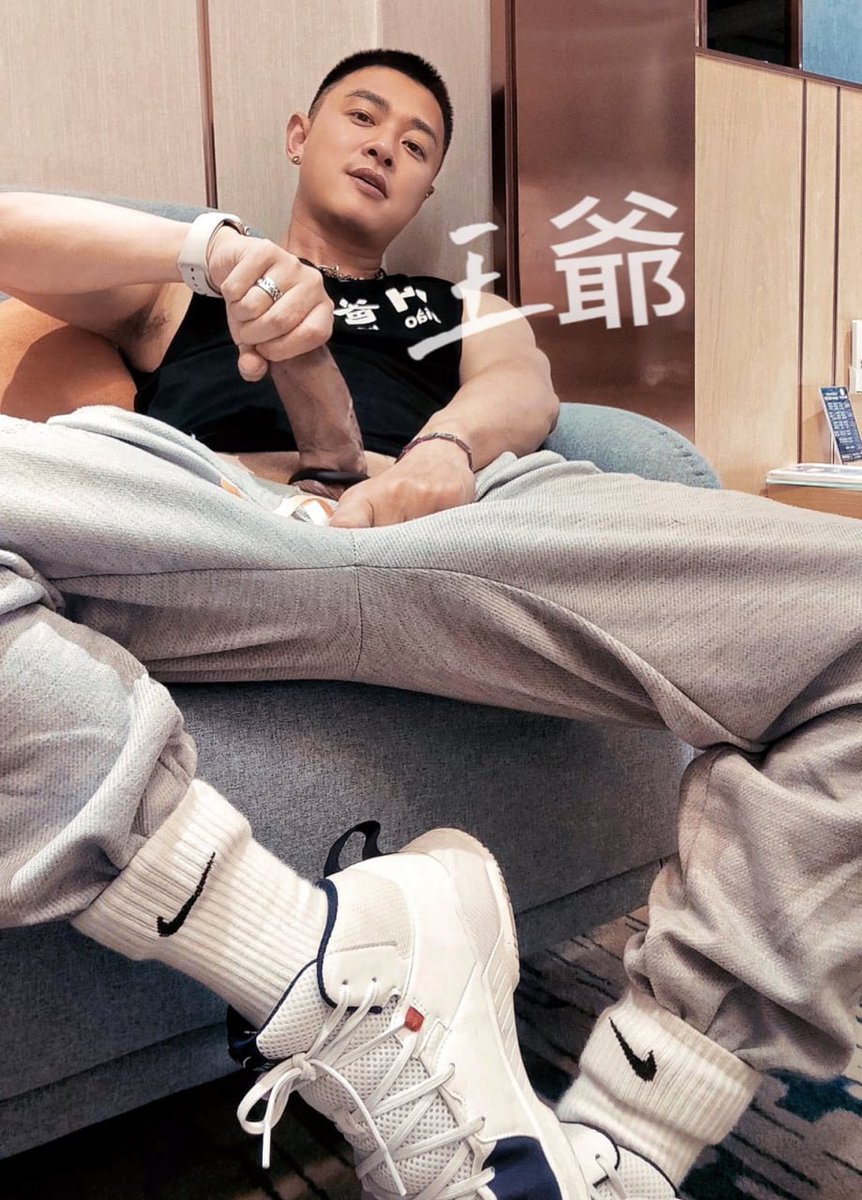 黑须屌很喜欢肏反差感骚逼，比如体制内、白领、有妻有子，中年等骚逼、感觉很刺激色情！
想被爺大鸡吧玩爽的人来报道