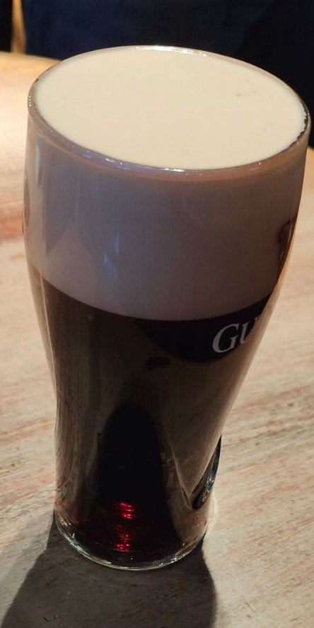 #Guiness drinkers, YOU ARE ALL WRONG! Just because I'm heavily outnumbered doesn't mean I'm not right. After all, there's only one shepherd and many, many sheep. 😎 @Britains___Pubs - @ChelseaDan5 @PintsBeauty @WesternH3ritge