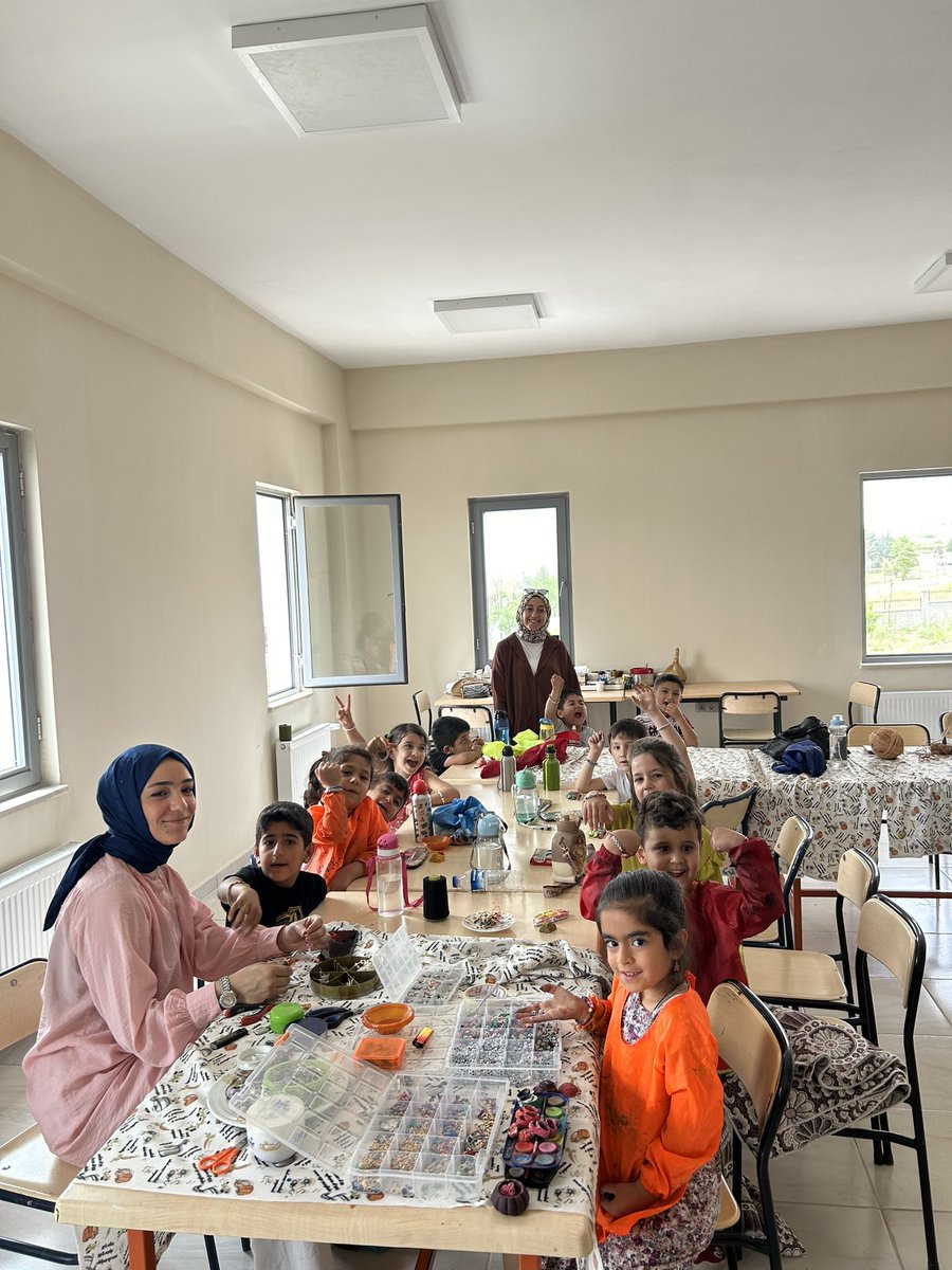 hasankeyfa26795's tweet photo. Bileklik ve alçı boyama etkinliğimiz 🥰🌸 https://t.co/pfzgbyE5BB