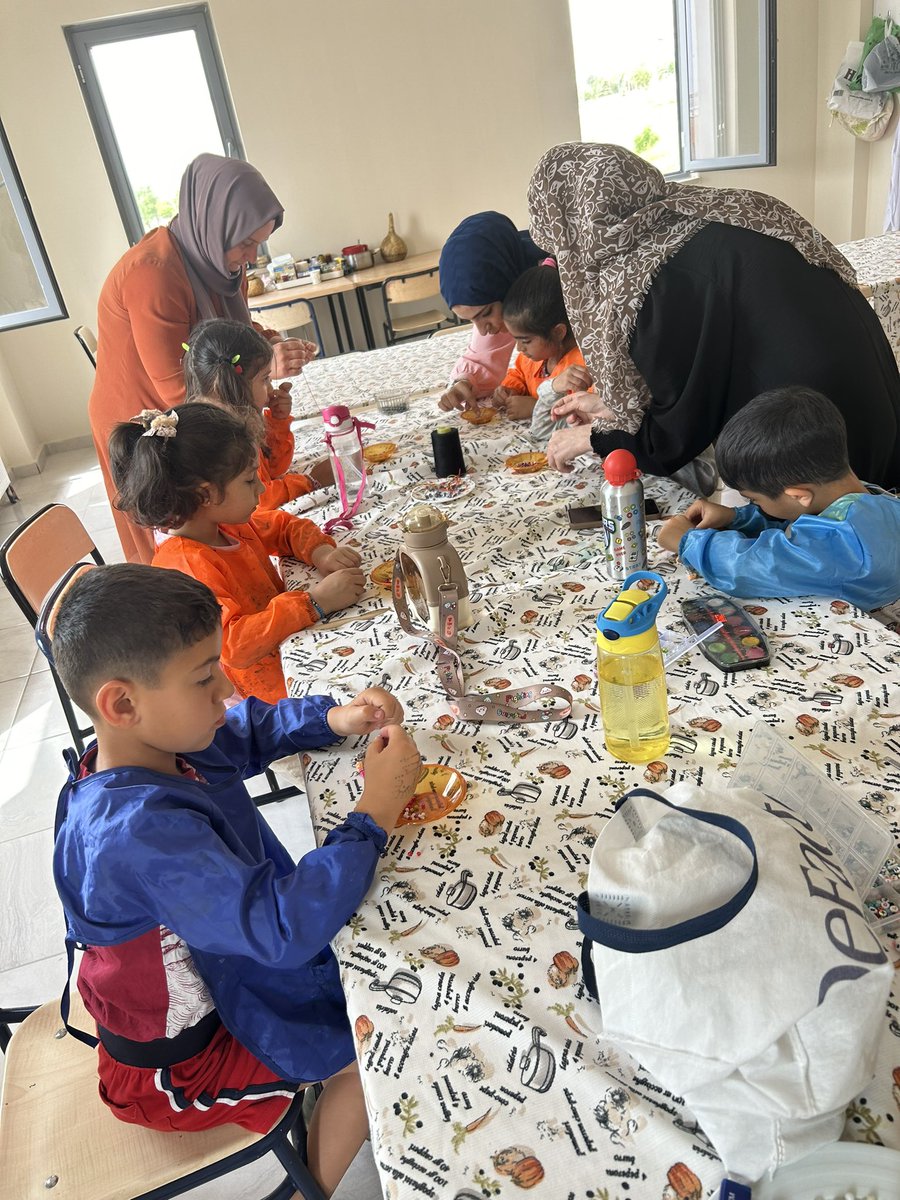 hasankeyfa26795's tweet photo. Bileklik ve alçı boyama etkinliğimiz 🥰🌸 https://t.co/pfzgbyE5BB