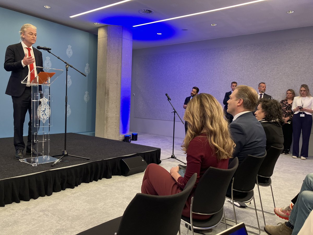 apjvalk's tweet image. ‘De zon gaat weer schijnen in Nederland’, zegt Geert Wilders bij de presentatie van het akkoord van PVV, VVD, NSC en BBB