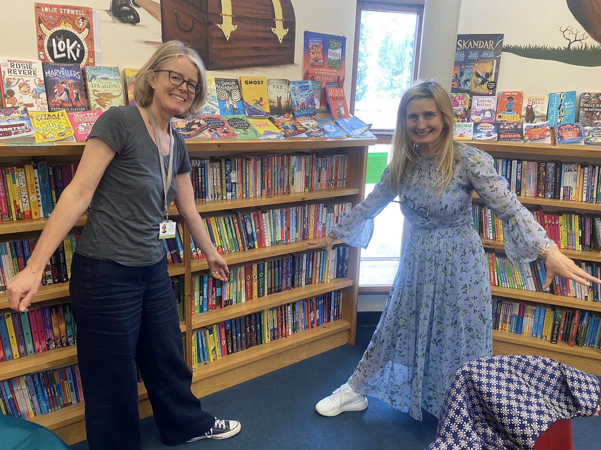 CressidaCowell's tweet image. THANKYOU to Widcombe Primary and KES school, Bath, for welcoming me into your schools…Here with the librarian at Widcombe and the headmaster of KES in both of your stunning school libraries, a joy to see #librariesforprimaries #EVERYprimaryschoolshouldhavealibrary #❤️📚