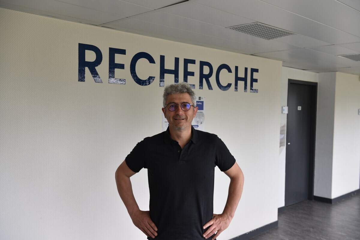Professeur des universités (PU) à @Polytech_Angers, Sébastien Lahaye remplace David Bigaud comme directeur du Laris (Laboratoire angevin de recherche en ingénierie des systèmes). Rencontre ▶ univ-angers.fr/fr/recherche/a… #UArecherche