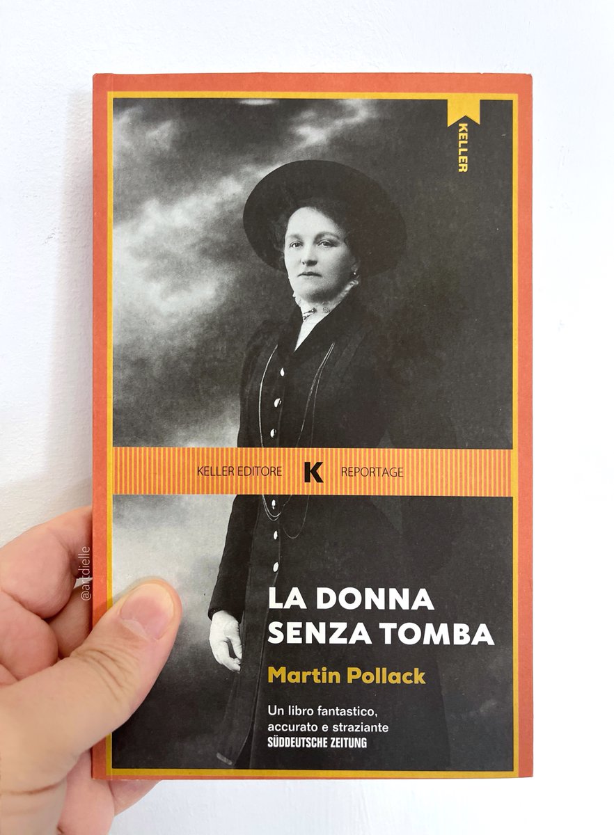 Estate del 1945. I partigiani jugoslavi nella Bassa Stiria arrestano gli abitanti di origine tedesca. Tra questi c'è anche la 70enne Pauline Drolc che morirà pochi giorni dopo. La tomba di Pauline, prozia di Martin Pollack, non viene mai trovata. Con La donna senza tomba Pollack