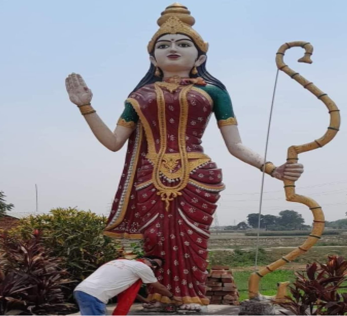#NationalHolidayOnJankiNavmi
छोटी सुकुमारी सिया नामी नामी केसिया। 
केसिया मे हीरा मोती हार हे। 
सुंदर सिया दायक झबरल केसिया। 
केसिया मे हीरा मोती हार हे। 
आएल वैशाख मास नवमी इजोरिया। 
चहुँ दिसि समय सकाल हे। 
राजा जनक जीक दुलरी सिया बेटिया। 
बेटिया केर नमन हजार हे