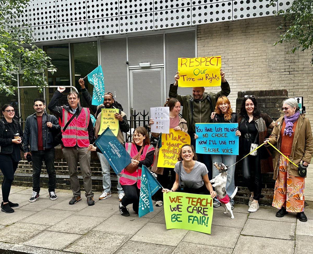 A big round of applause please for teachers at The Garden school in Hackney who are on strike today for their own health and safety 👏 Workloads are too high, and they are owed many, many hours of break time they’ve been denied. Directed time with no direction from management!