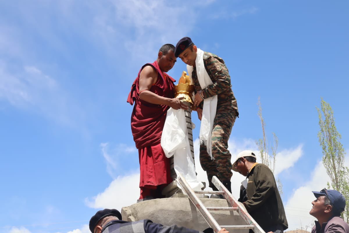 My sincere gratitude to Trishul Division & Trishul Sappers for constructing six enlightenment stupas in Kharu! Local community members and Indian Army's bonhomie showcased in this beautiful testament to Ladakh's Buddhist culture. 🙏 #Ladakh #Culture #TrishulSappers #TrishulDiv