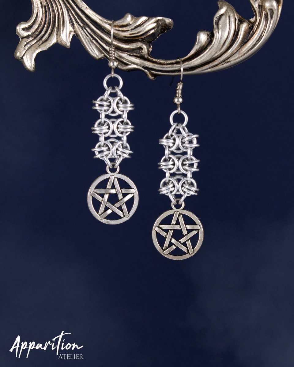 ⛓️ Jueru Pentacle Chainmaille Earrings
⁣⁣
R 200
⁣⁣
Find it here: apparition.co.za/jueru-pentacle…

#apparitionatelier #handcrafted #jewellery #chainmail #chainmaille #chainmaillejewellery #scalemail #scalemaille #scalemaillejewellery
