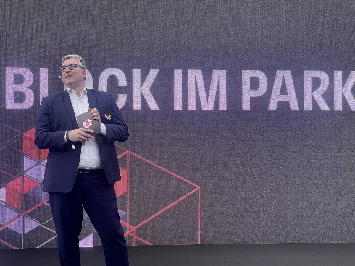 Eintracht Frankfurt Vorstandsmitglied <a href="/Hellmann1899/">Axel</a>  eröffnet #BlockImPark - die dritte #Blockchain Fachkonferenz im Herzen Europas. Wir freuen uns auf viele spannende Insights und Diskussionsrunden rund um #Blockchain, #Web3 und vieles mehr!