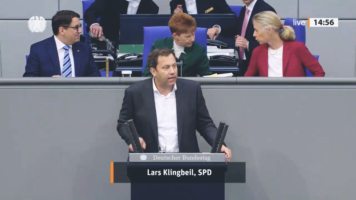 'Niemand, der sich in unserem Land für die Demokratie engagiert darf Angst um seine eigene Sicherheit haben.' 

Lars Klingbeil bei der aktuelle Stunde im Bundestag. Beschämend, aber auch nicht überraschend, dass es für diesen Satz nicht im ganzen Haus Applaus gibt...