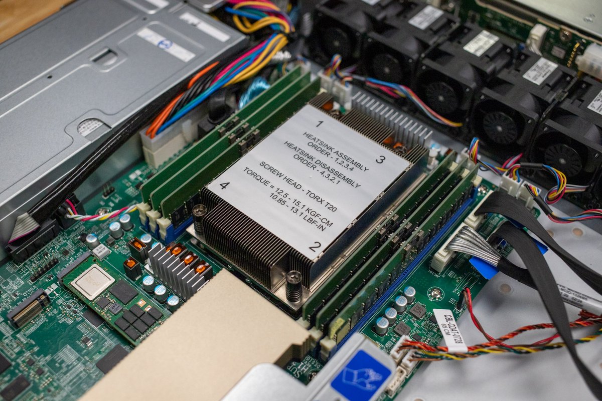 ❓Need efficiency and high performance while keeping costs in check? #Supermicro's AS-1115SV-WTNRT server, powered by the #AMD EPYC™ 8004 'Siena' series processor, ✔️checks all those boxes while handling high demand applications. 🔗Learn more: hubs.la/Q02x9LGF0