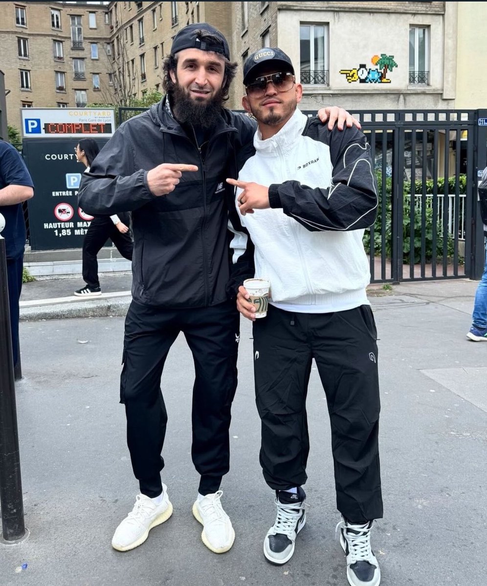 Ran into a stranger in Paris 👀