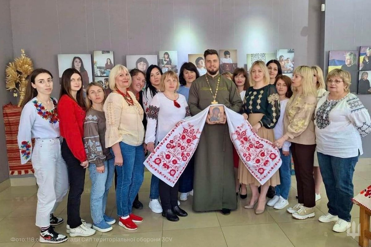 Cherkasy women embroidered a towel that chaplains will take to the front. An embroidered towel is a spiritual symbol of the Ukrainian people, our native land, our parental home, and the warmth of mother's hands. 📷118 TDF Brigade