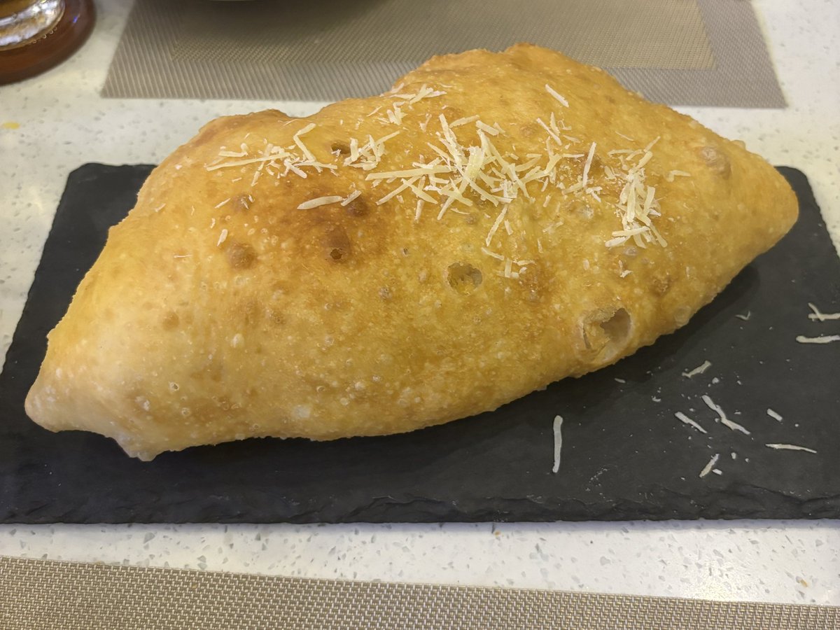 RepeatTravels's tweet image. Pizza night in Da Nang at Bravo Pizza! The veggie pizza hit the spot, but the Panzerotti - WOW! Like a lighter, fluffier calzone - amazing!  Owner learned the craft in Italy. 
#DaNangEats #PizzaPerfection #BravoPizza #pizza #foodie