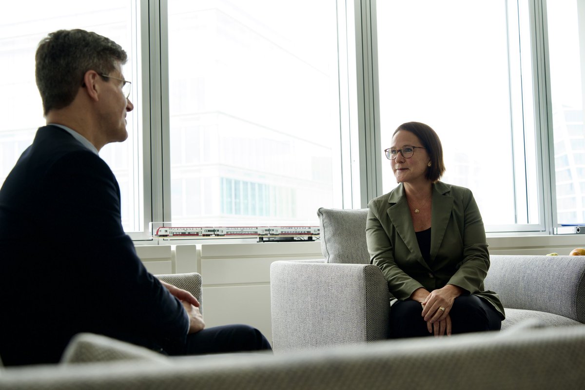 Minister @Yuriko_Backes received John D. Hill, 🇺🇸Deputy Assistant Secretary of Defense for Space & Missile Defense @DeptofDefense in her office in 🇱🇺 to discuss US-Luxembourg Defense cooperation, especially in Space & Air domains, and the upcoming #NATO Summit in Washington.