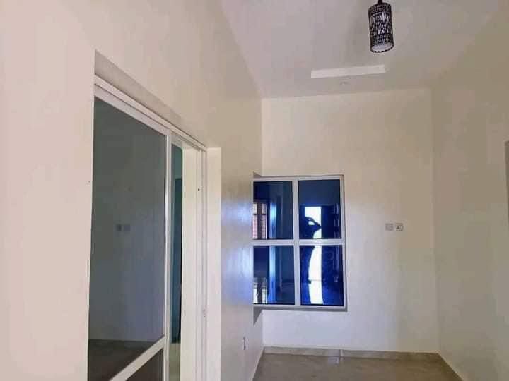 ‼️‼️‼️ 

FOR SALE: 

standard and brand new 3-bedroom bungalow with 2-bedroom BQ

Land size: 2 plots

Location: Dura, Rayfield Extension (close to the tarred road)

Asking price: 45M