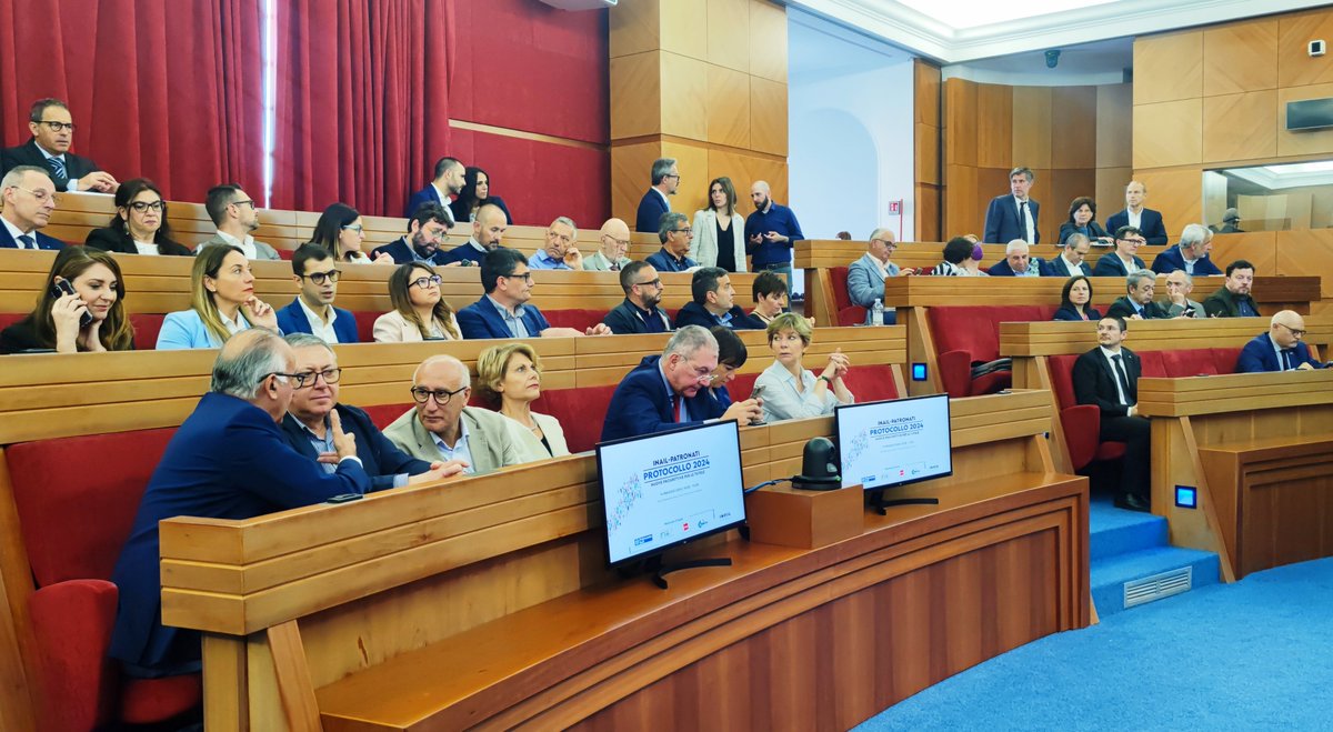 Inas Cisl (@inascisl) on Twitter photo Durante la presentazione del Protocollo 2024 Inail-Patronati, organizzata dai patronati del Ce.Pa., il Presidente Inas <a href="/GigiPetteni/">Gigi Petteni</a> ha rimarcato come "il Patronato è e sarà sempre a fianco di chi subisce un infortunio o contrae una malattia professionale" Durante la presentazione del Protocollo 2024 Inail-Patronati, organizzata dai patronati del Ce.Pa., il Presidente Inas <a href="/GigiPetteni/">Gigi Petteni</a> ha rimarcato come "il Patronato è e sarà sempre a fianco di chi subisce un infortunio o contrae una malattia professionale"