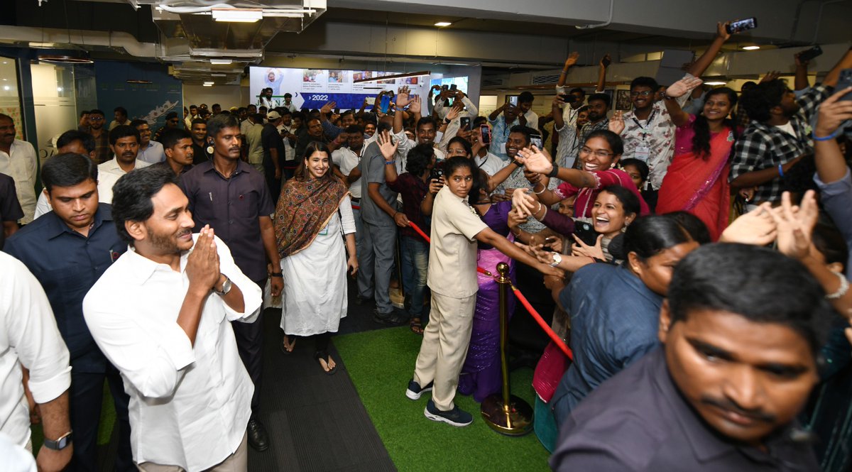 AdapaAsr's tweet photo. విజయవాడలో ఐప్యాక్ ప్రతినిధులతో సీఎం వైయస్ జగన్ ��ేటీ.

#YSRCPWinningBig
#YSJaganAgain https://t.co/0h3U9jIQEE