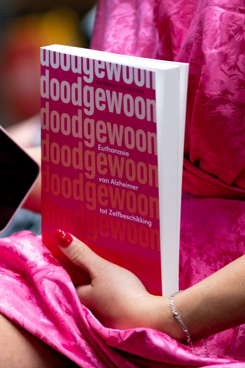 Op 4 juni stelt <a href="/BCeuleers/">Barbara Ceuleers</a> haar boek Doodgewoon voor in Kortrijk. Welkom 🩷

Met Sofie Verschueren en en LEIFarts Alain Cornet
ℹ️ ertsberg.be/events/boekvoo…

🙏<a href="/HumanVerbondBE/">Humanistisch Verbond</a> <a href="/Theoria4U/">Boekenhuis Theoria</a>