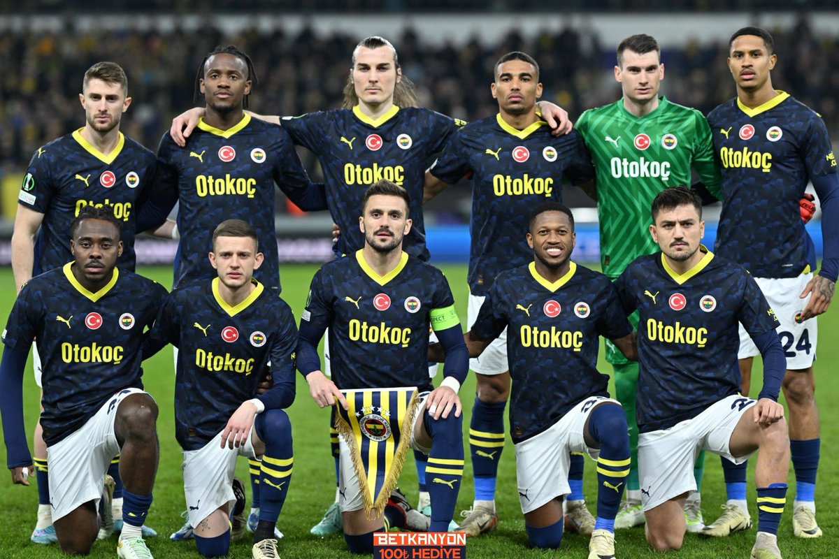 Fenerbahçe'de futbolcular Galatasaray derbisi için galibiyet yemini etti. (Sabah)